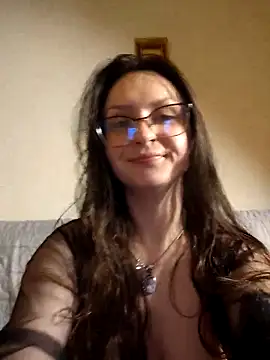 NaughtYHomemadE online show from May 27, 2026, 5:31 pm