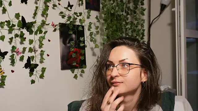 NaughtYHomemadE online show from September 12, 2025, 2:17 pm