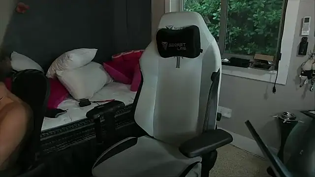 KingCal205 online show from October 30, 2025, 10:39 pm