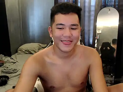 xgregor07 online show from November 17, 2025, 2:37 am