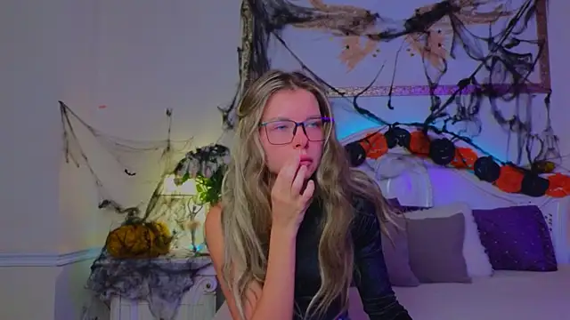 Real Tini online show from October 24, 2025, 11:53 am