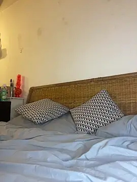 chunliklk online show from February 18, 2026, 9:11 pm