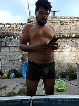 Snapshot of Bartolito001 chatting on October 1, 2025, 10:57 pm Bartolito001 online show from October 1, 2025, 10:57 pm