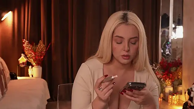 VictoriaMorrone online show from December 3, 2025, 11:47 pm