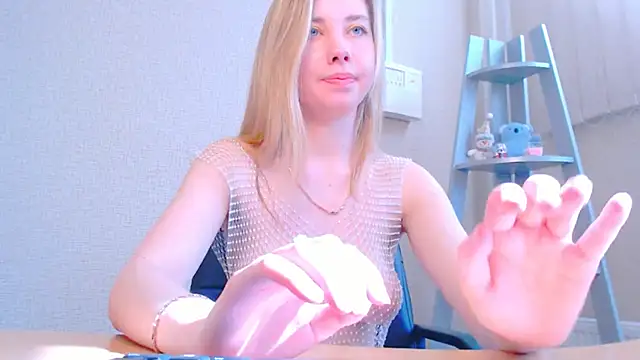 Snapshot of AliceFire_ chatting on March 14, 2025, 10:29 am AliceFire online show from March 14, 2025, 10:29 am