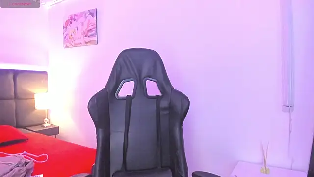 Snapshot of Megan_Miles02 chatting on November 7, 2025, 8:57 pm Megan Miles02 online show from November 7, 2025, 8:57 pm