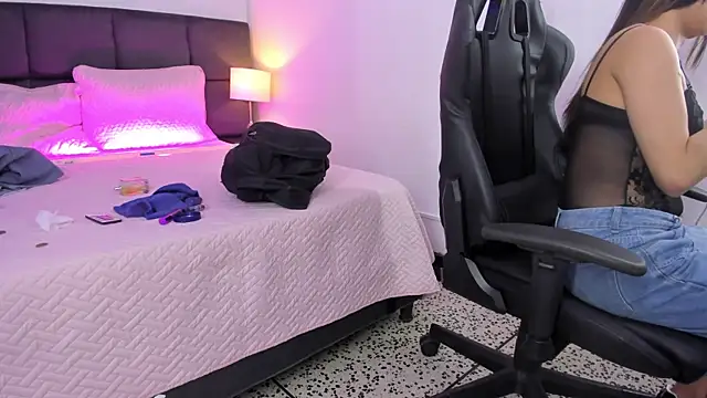 Snapshot of Megan_Miles02 chatting on March 16, 2025, 2:32 am Megan Miles02 online show from March 16, 2025, 2:32 am