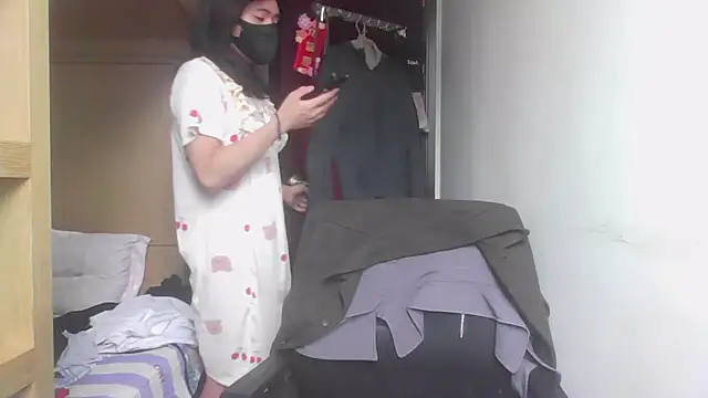 Snapshot of slut_cheese chatting on December 4, 2025, 2:10 am slut cheese online show from December 4, 2025, 2:10 am