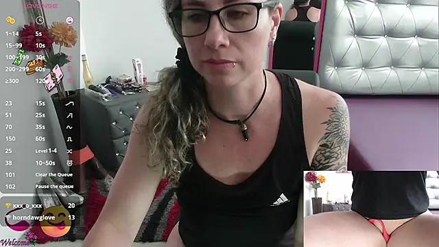 ViickySexy online show from February 19, 2025, 7:37 pm