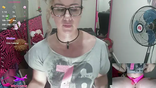 ViickySexy online show from September 17, 2025, 7:38 pm