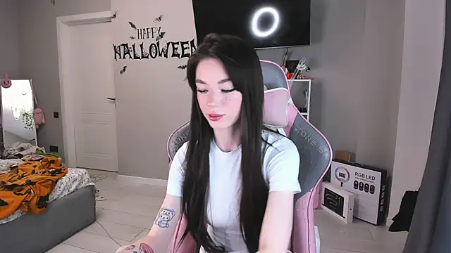 Aliceblush online show from November 5, 2025, 3:15 pm