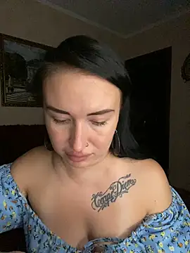 Snapshot of Roxana_Bell chatting on June 19, 2026, 8:03 pm Roxana Bell online show from June 19, 2026, 8:03 pm
