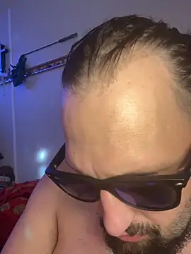 Snapshot of BobbyQ29 chatting on November 24, 2025, 10:43 pm BobbyQ29 online show from November 24, 2025, 10:43 pm