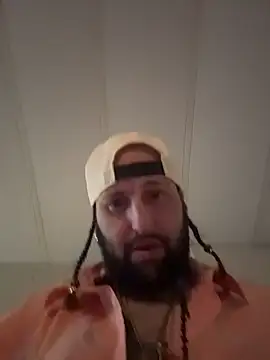 Snapshot of BobbyQ29 chatting on February 3, 2026, 7:02 am BobbyQ29 online show from February 3, 2026, 7:02 am