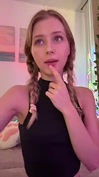 LunaRase online show from October 27, 2025, 11:00 am