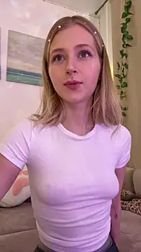 LunaRase online show from October 30, 2025, 10:35 am