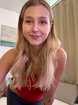 LunaRase online show from October 11, 2025, 12:28 pm