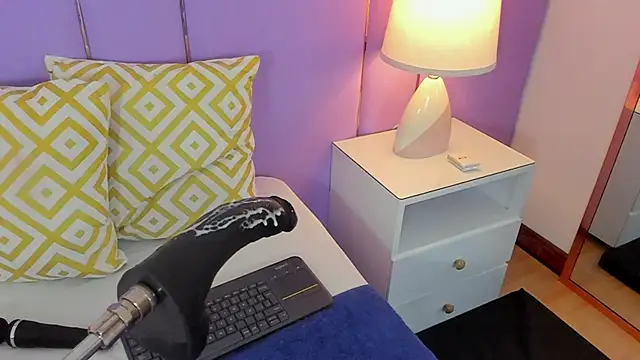 SophyRuiz  online show from April 8, 2026, 11:44 am