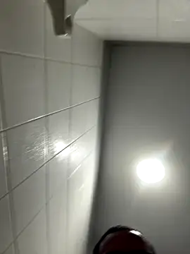 kingoqueens online show from September 19, 2025, 11:42 pm