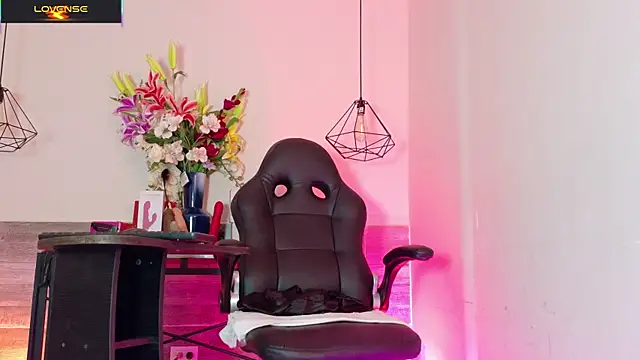 Snapshot of Scarlettt_Ass chatting on January 17, 2026, 5:05 pm Scarlettt Ass online show from January 17, 2026, 5:05 pm