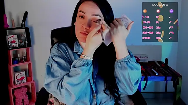 sara goodgirl13 online show from September 18, 2025, 5:38 pm