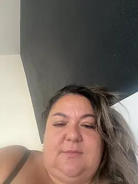 MikyVesela online show from July 6, 2026, 7:37 am