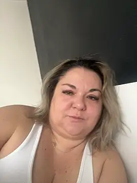 MikyVesela online show from April 10, 2026, 7:26 am