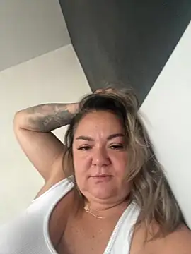 MikyVesela online show from July 13, 2026, 7:40 am