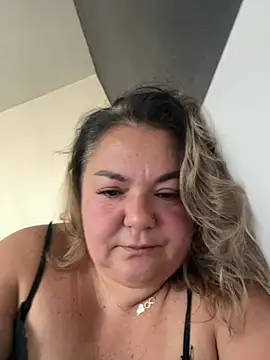 MikyVesela online show from July 25, 2026, 7:38 am