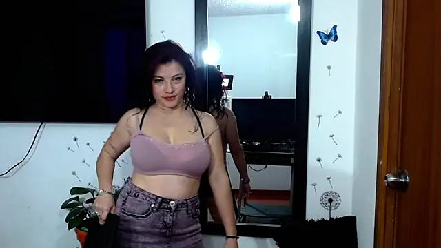 Snapshot of Aliiz_01 chatting on October 11, 2025, 3:46 pm Aliiz 01 online show from October 11, 2025, 3:46 pm