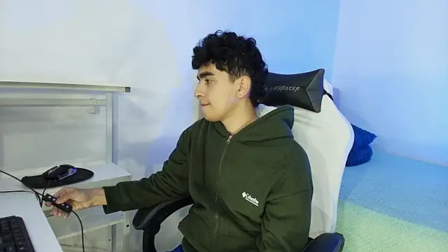  nickconnor01 online show from October 22, 2025, 1:38 am