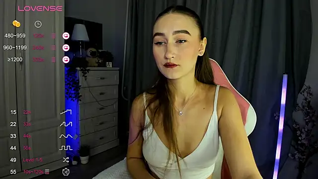 Milemissy online show from November 4, 2025, 3:43 am