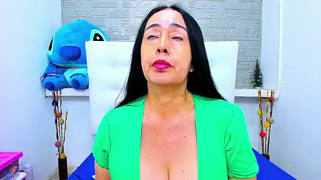 Snapshot of HorniestMilf chatting on October 5, 2025, 12:23 am HorniestMilf online show from October 5, 2025, 12:23 am