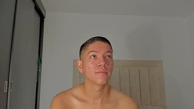 JulianRose 1 online show from February 5, 2026, 11:06 am