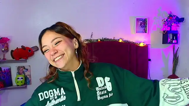 alisson zafiro  online show from February 24, 2026, 3:18 am