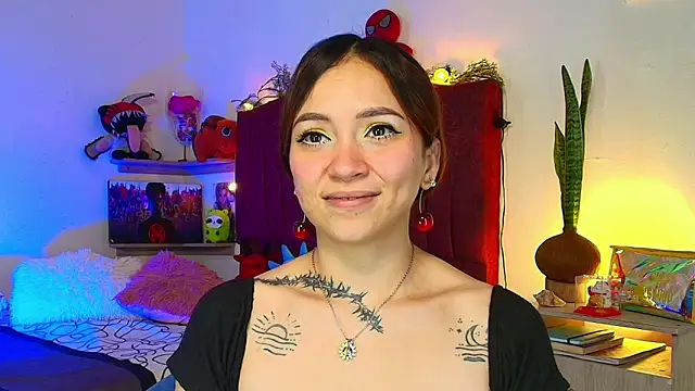 alisson zafiro  online show from March 5, 2026, 3:14 am