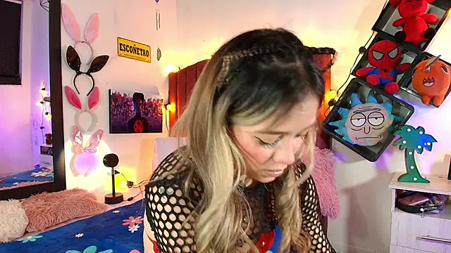 alisson zafiro  online show from March 18, 2025, 3:12 am