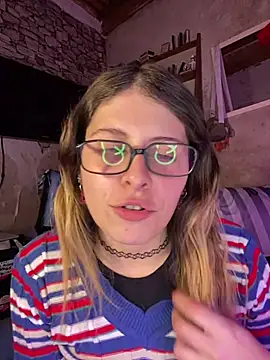 Snapshot of FlorBich chatting on June 27, 2026, 4:51 am FlorBich online show from June 27, 2026, 4:51 am