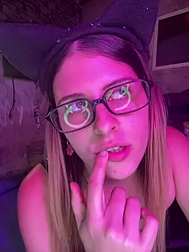 FlorBich online show from April 18, 2026, 3:09 am