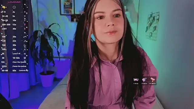 Snapshot of Lil_Amelie chatting on November 14, 2025, 8:29 am Lil Amelie online show from November 14, 2025, 8:29 am