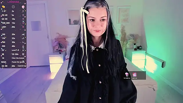 Snapshot of Lil_Amelie chatting on October 25, 2025, 7:51 am Lil Amelie online show from October 25, 2025, 7:51 am