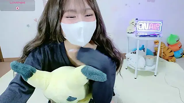 Snapshot of _Iroha_99 chatting on November 17, 2025, 2:10 pm Iroha 99 online show from November 17, 2025, 2:10 pm