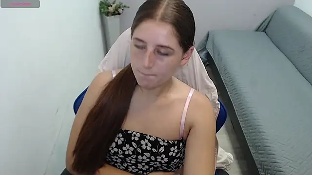 valerie diaz1 online show from November 22, 2025, 1:32 pm