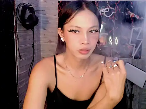 whiteladyboy online show from October 1, 2025, 1:48 pm