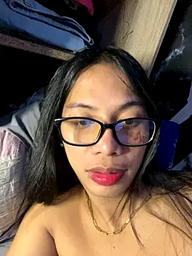 whiteladyboy online show from November 23, 2025, 6:56 am