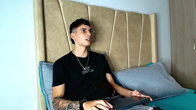 god drake online show from October 24, 2025, 5:28 am