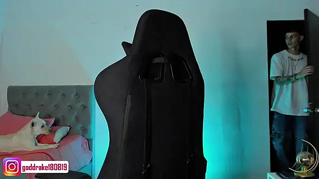 god drake online show from February 7, 2025, 6:35 am