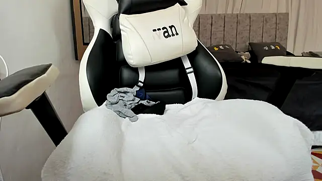 Valerioe online show from September 19, 2025, 3:16 pm