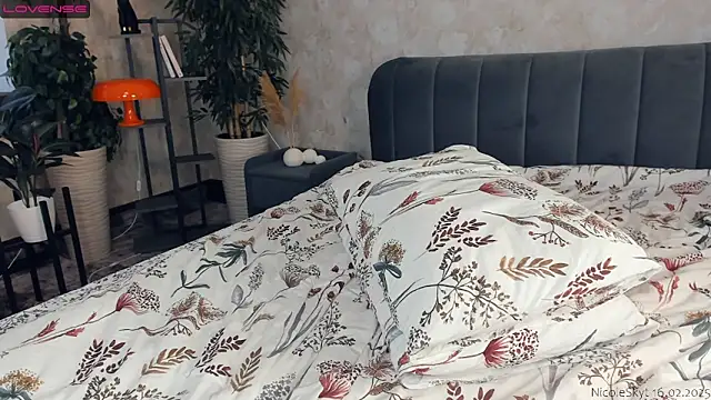 NicoleSkyt online show from February 16, 2025, 1:27 pm