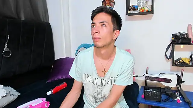 big-dicktop23 online show from May 13, 2026, 6:59 pm